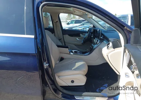 2016 Mercedes-Benz Glc 300 z USA, uszkodzony, nr VIN WDC0G4JB1GF051981